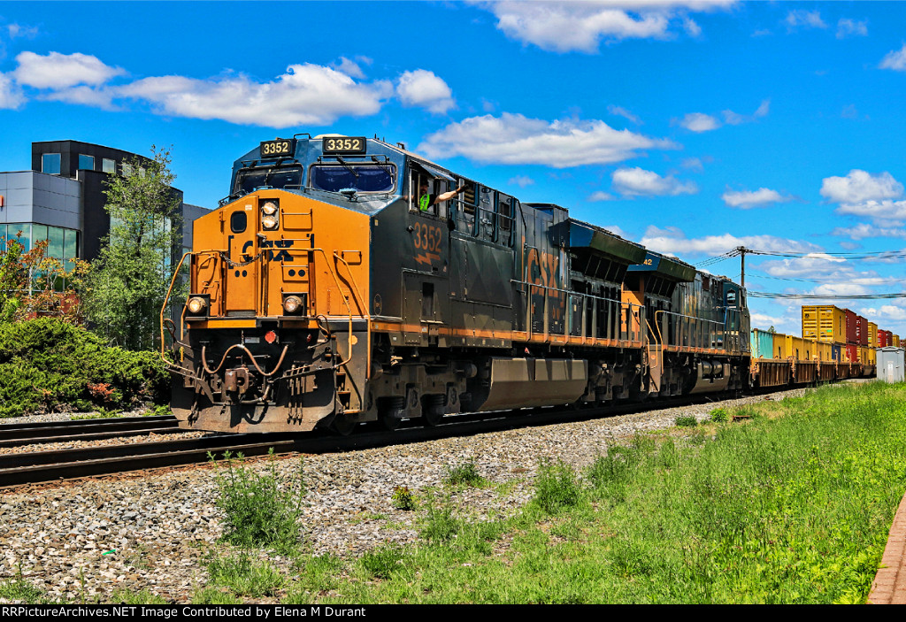 CSX 3352 on I-010